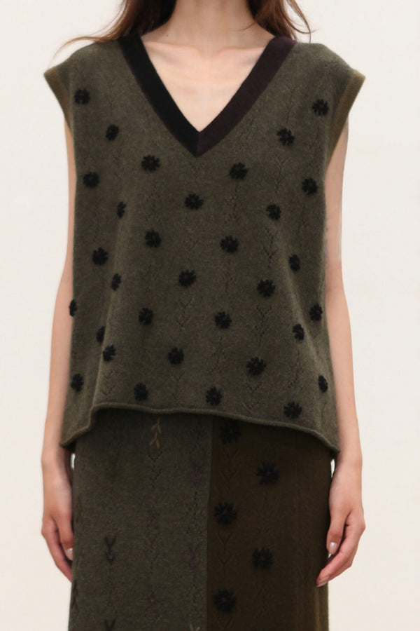 YANYAN KNITS Fall/Winter 2025: Daisy Work Jacket / V-Neck Vest / DAISY Maxi Skirt YYK-YYW24-0434-LV Vest (YYW25-2051)